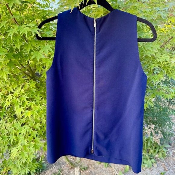 Diane Von Furstenberg Navy Blue Sleeveless Top Size 2 With Back Zipper & Pleated - Picture 2 of 10